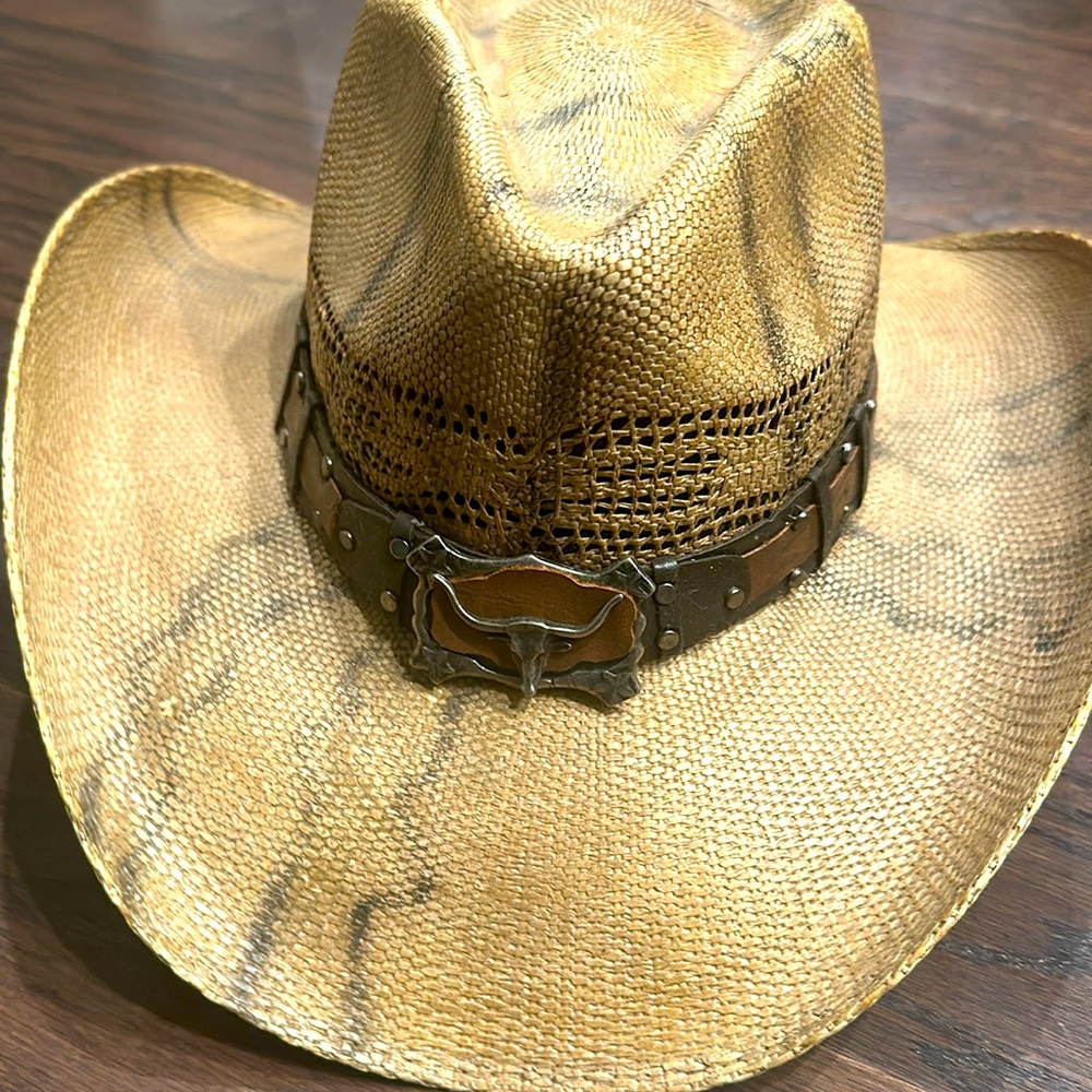 Gone country women’s Western hat with comfort band. Stiff straw construction